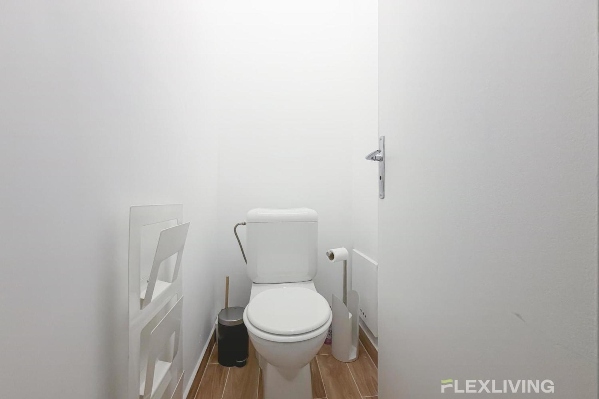 Charming Bright One-bedroom Flat With Private Balcony And Shared Swimming *